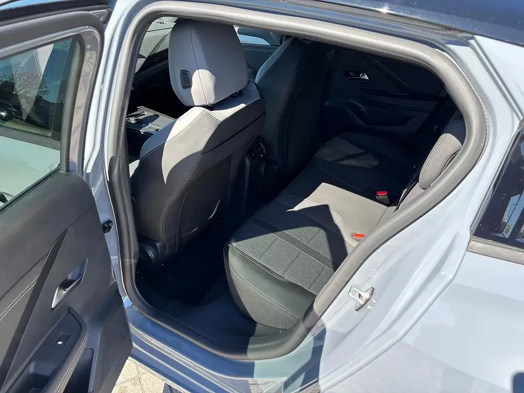 Opel Astra - Thumbnail 9