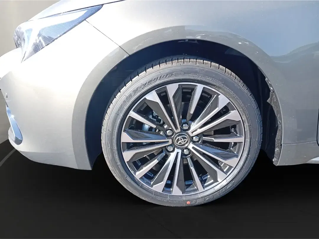 Toyota Corolla - Thumbnail 8