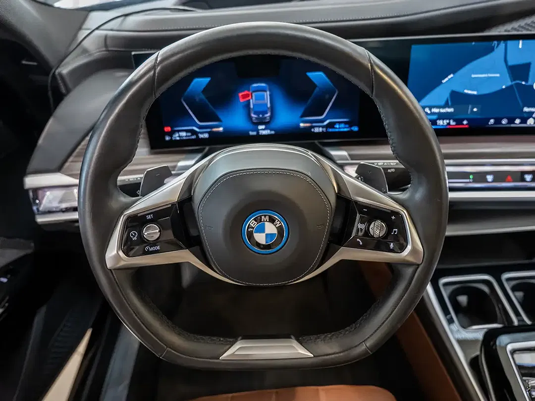 BMW 750 - Thumbnail 13