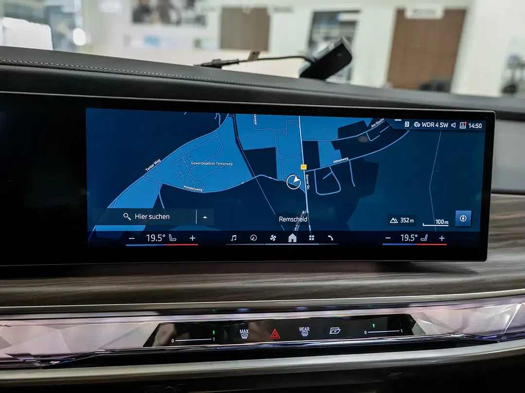 BMW 750 - Thumbnail 15