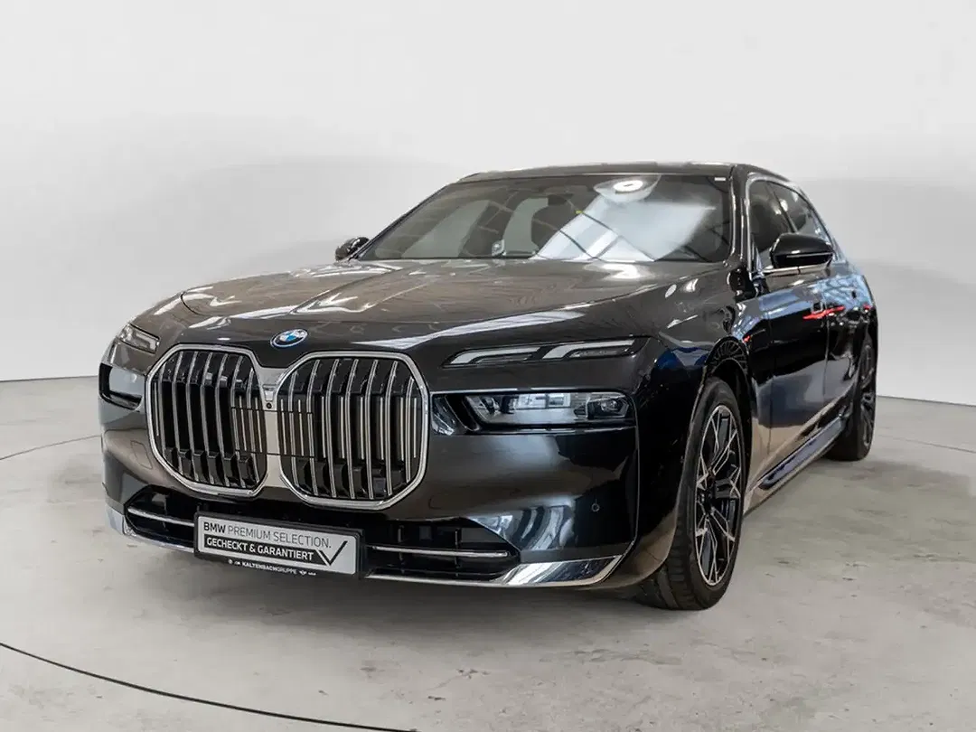 BMW 750 - Thumbnail 2