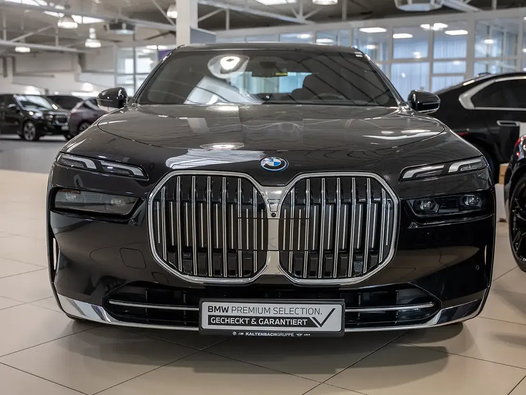 BMW 750 - Thumbnail 3