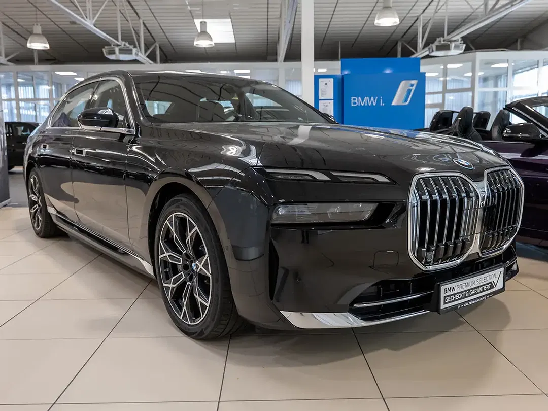 BMW 750 - Thumbnail 4