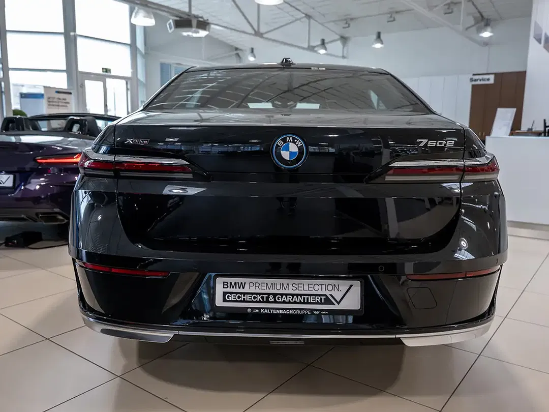 BMW 750 - Thumbnail 6