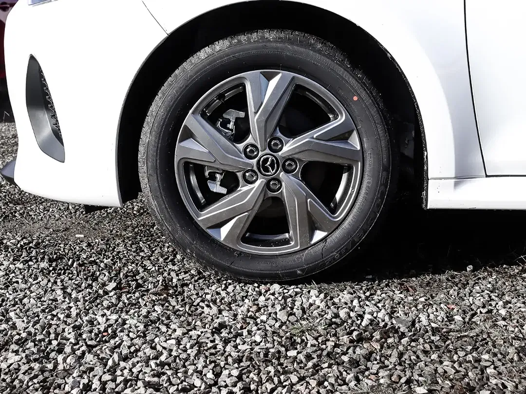 Mazda 2 - Thumbnail 3