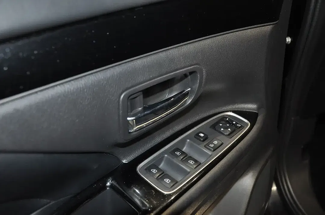Mitsubishi Outlander - Thumbnail 12