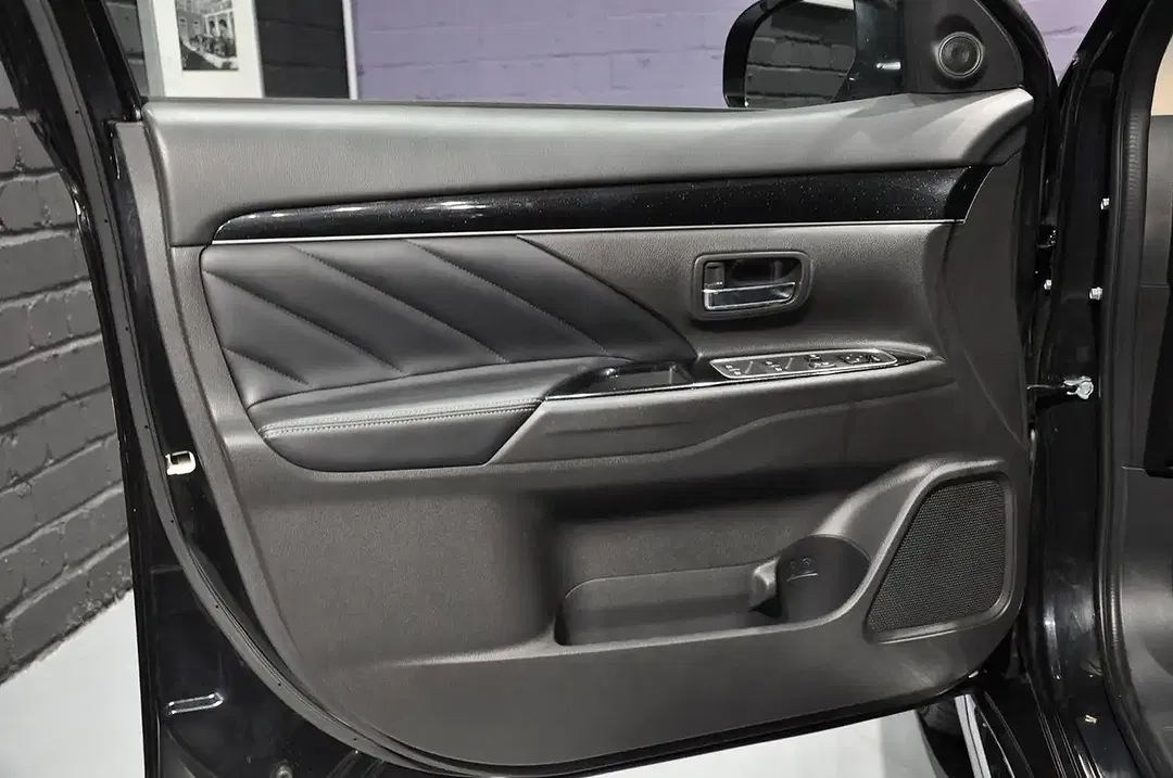 Mitsubishi Outlander - Thumbnail 13