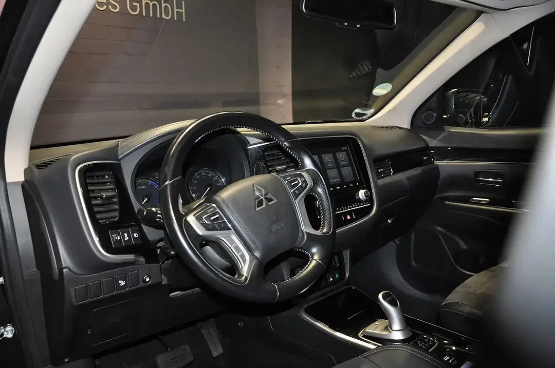 Mitsubishi Outlander - Thumbnail 14