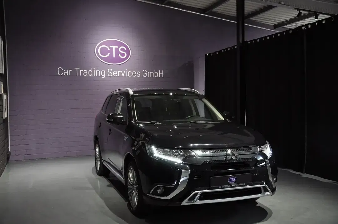 Mitsubishi Outlander - Thumbnail 2