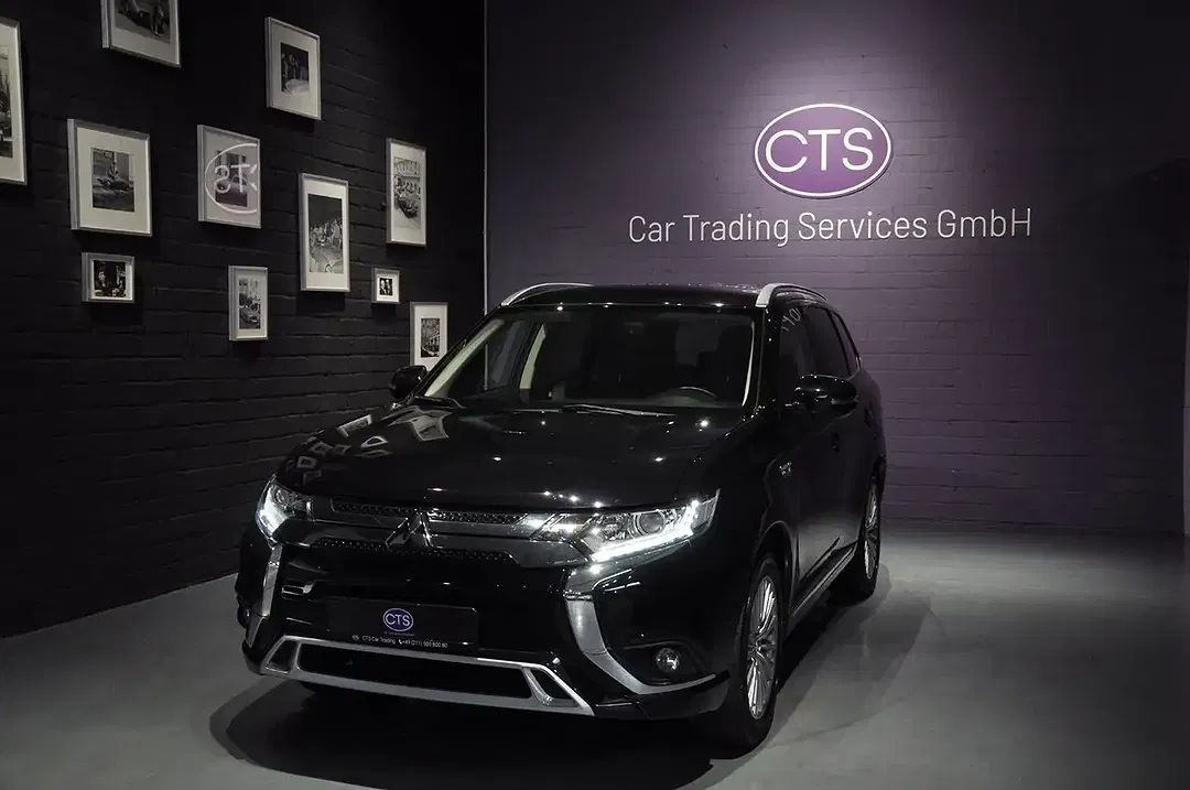 Mitsubishi Outlander - Thumbnail 3