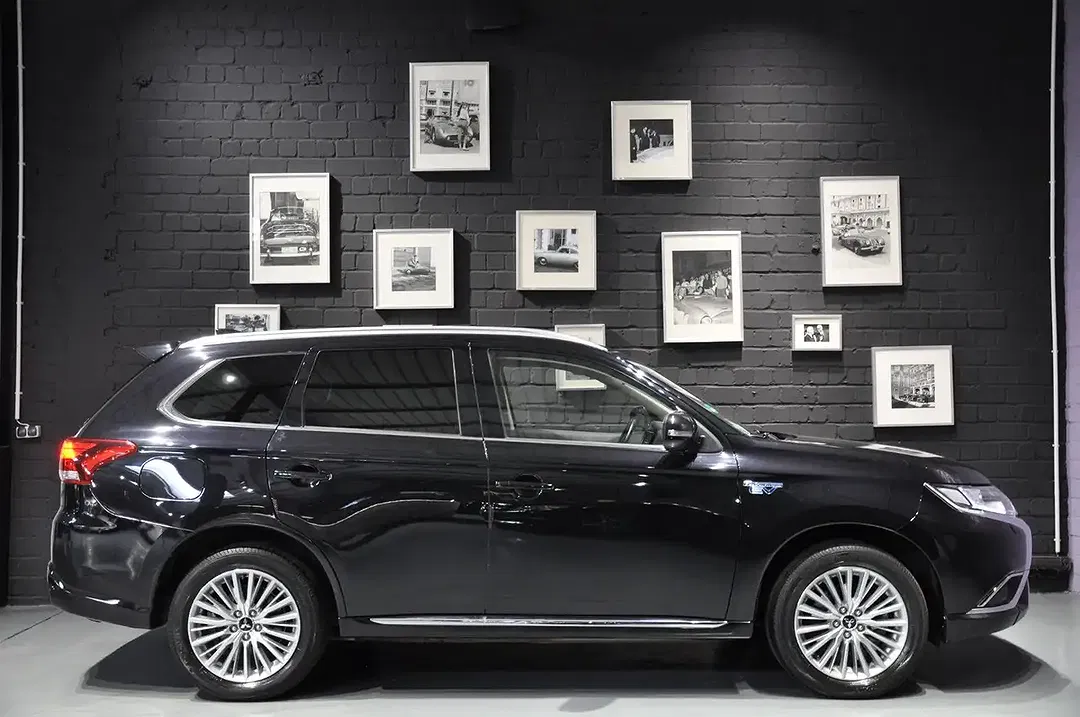 Mitsubishi Outlander - Thumbnail 4