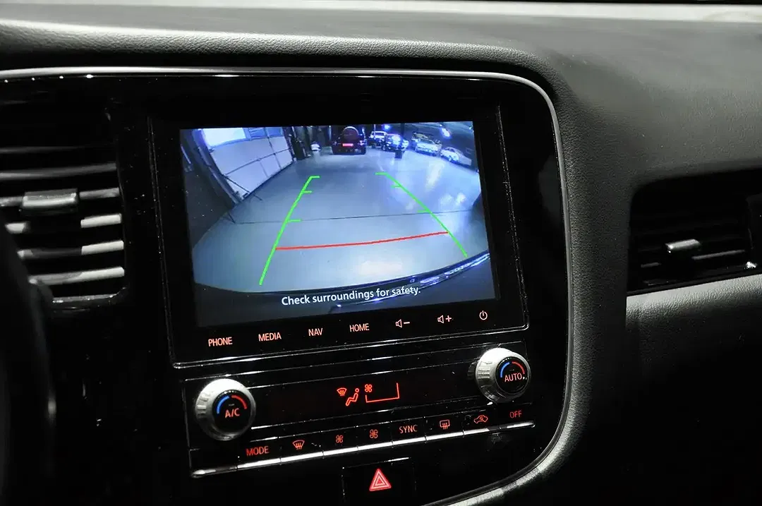 Mitsubishi Outlander - Thumbnail 8