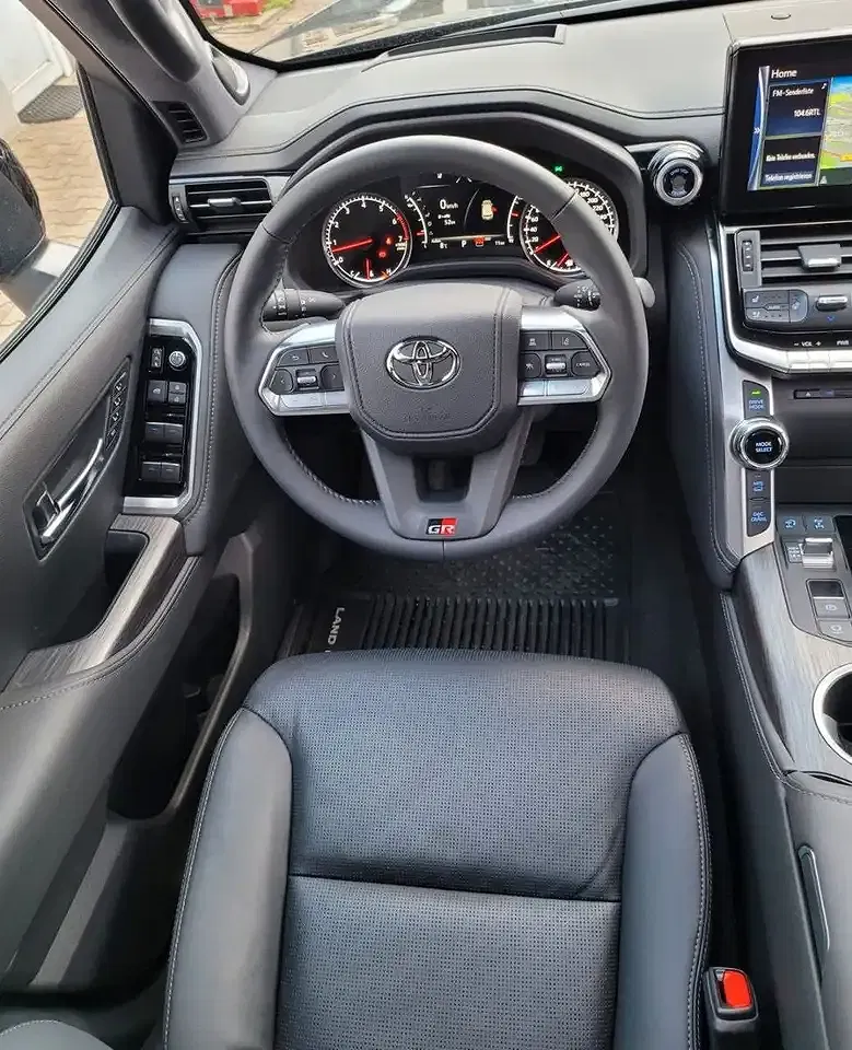 Toyota Land Cruiser - Thumbnail 11
