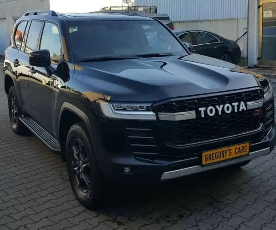 Toyota Land Cruiser - Thumbnail 3