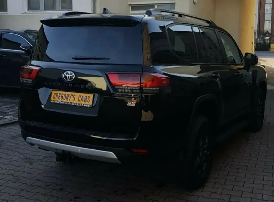Toyota Land Cruiser - Thumbnail 4