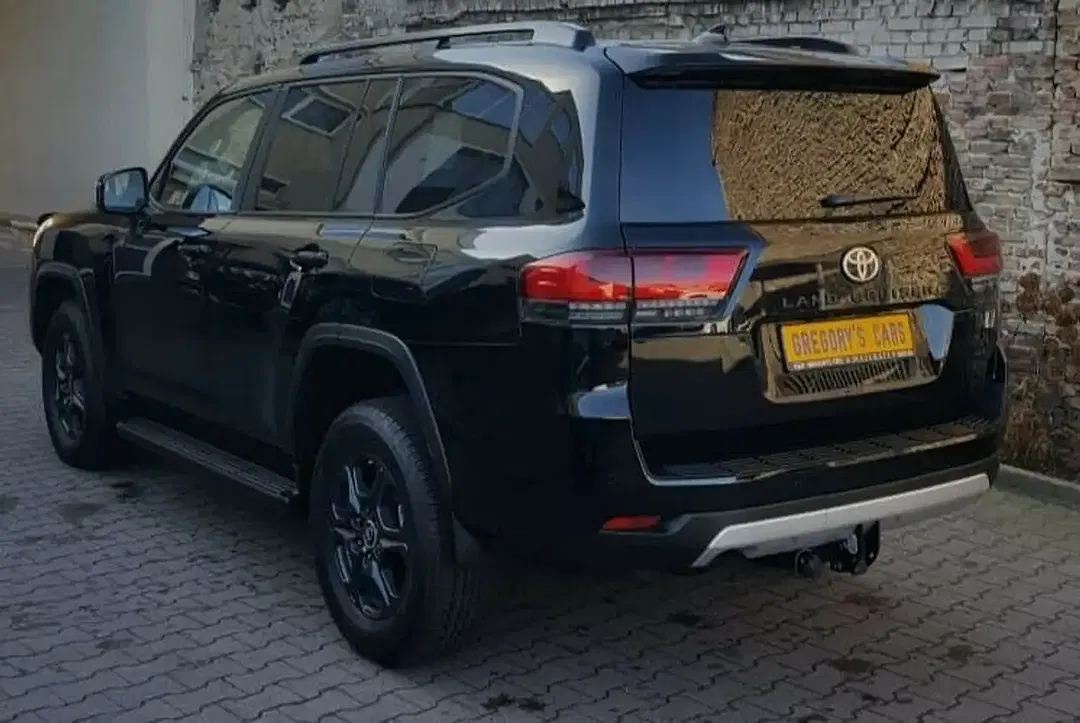 Toyota Land Cruiser - Thumbnail 6