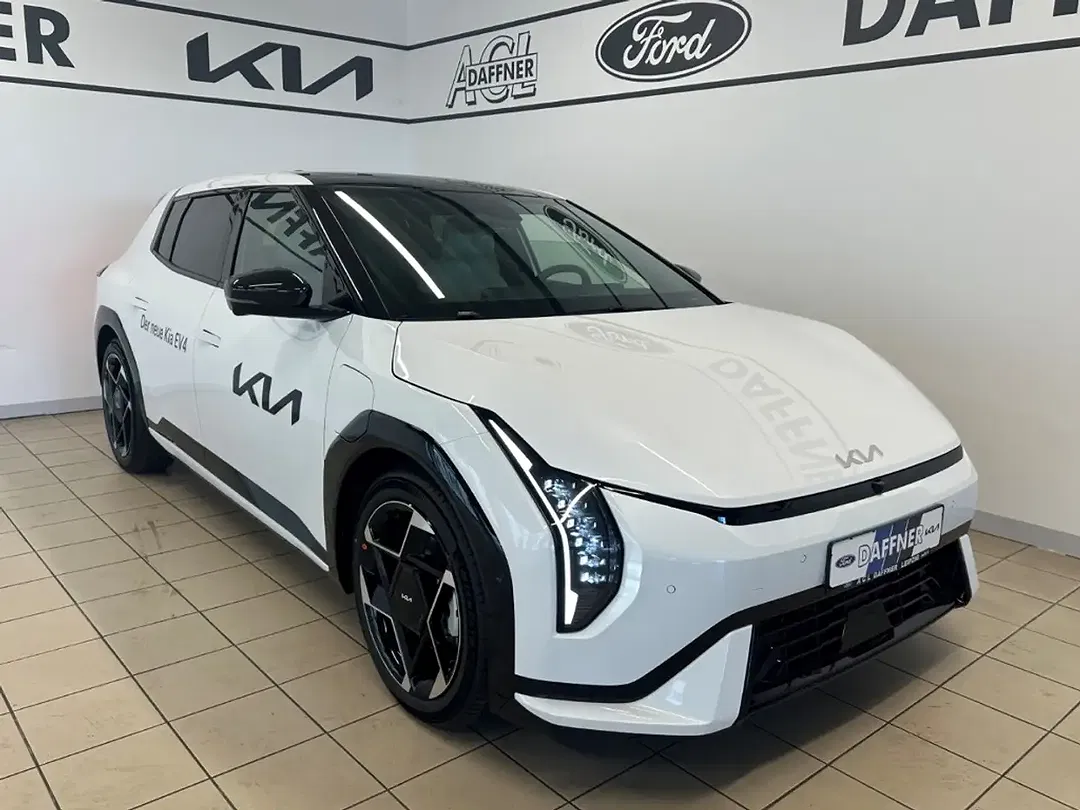 Kia EV4 - Thumbnail 1
