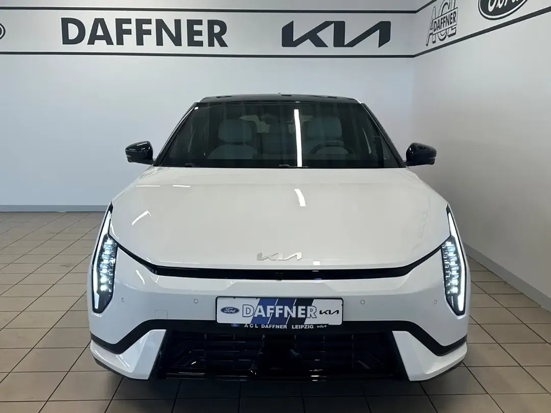 Kia EV4 - Thumbnail 2