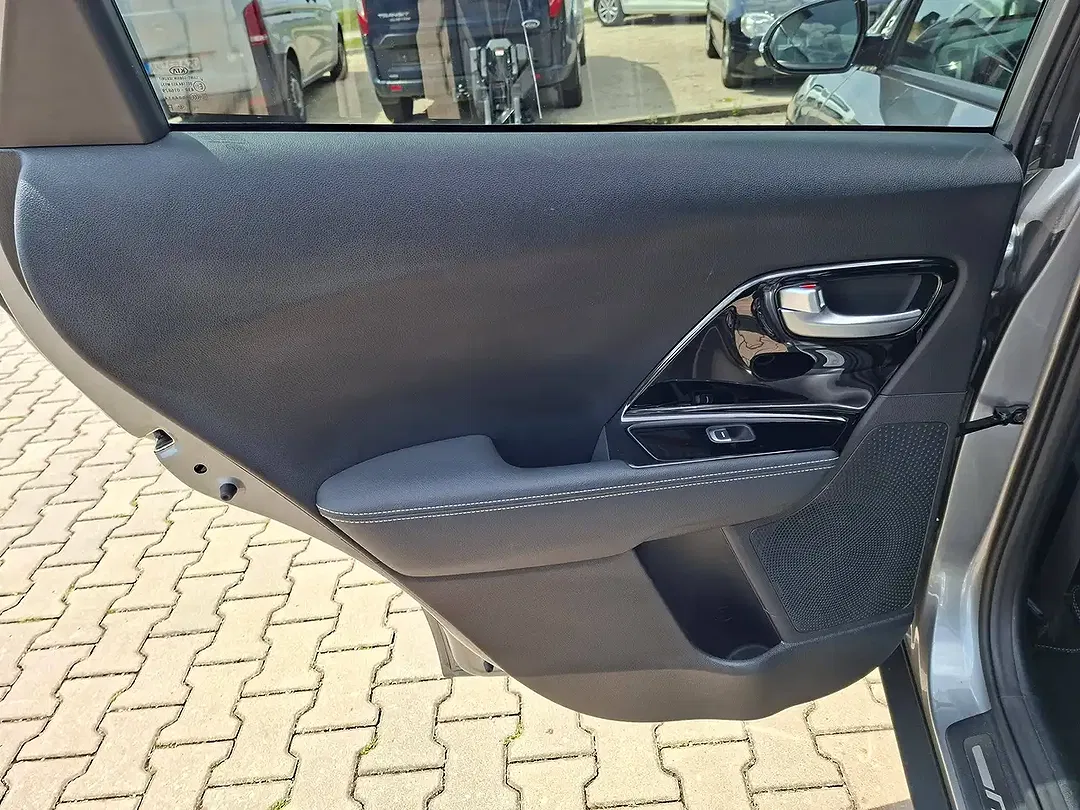 Kia Niro - Thumbnail 8