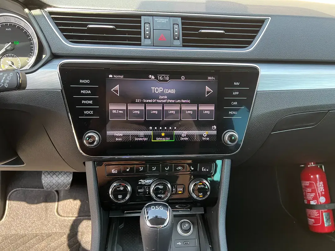 Skoda Superb - Thumbnail 18
