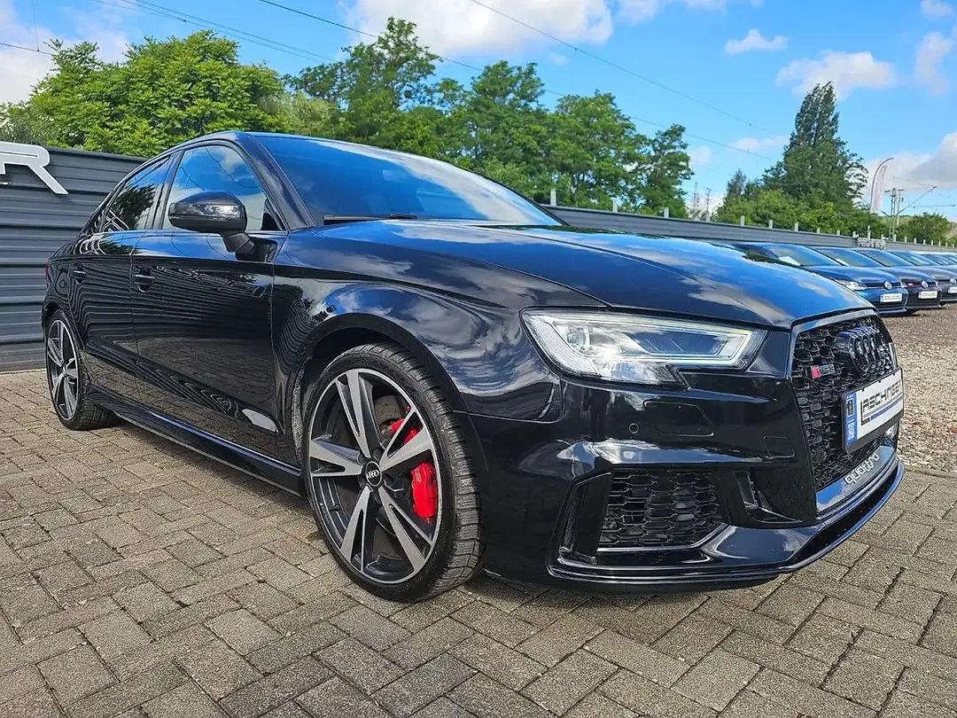 Audi RS3 - Thumbnail 3