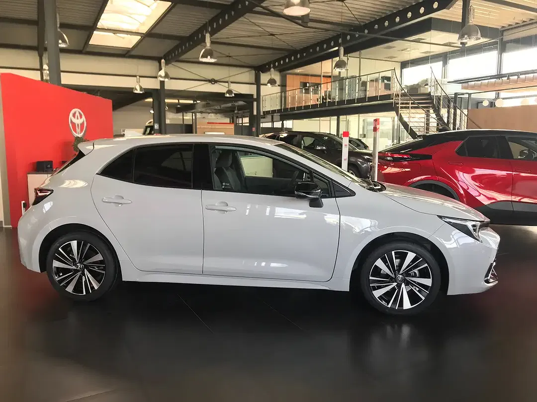 Toyota Corolla - Thumbnail 3