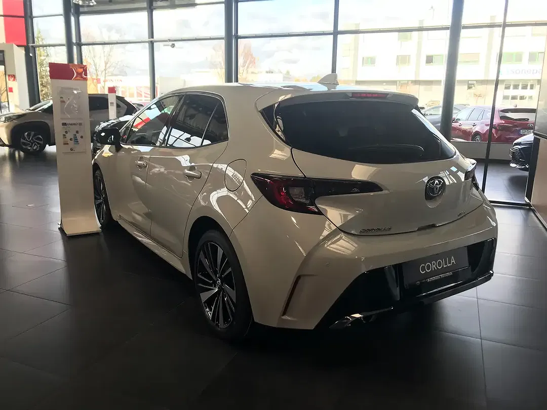 Toyota Corolla - Thumbnail 5