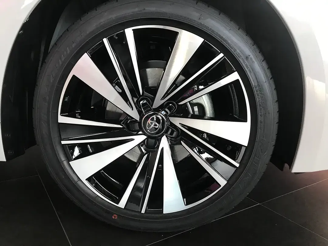Toyota Corolla - Thumbnail 7