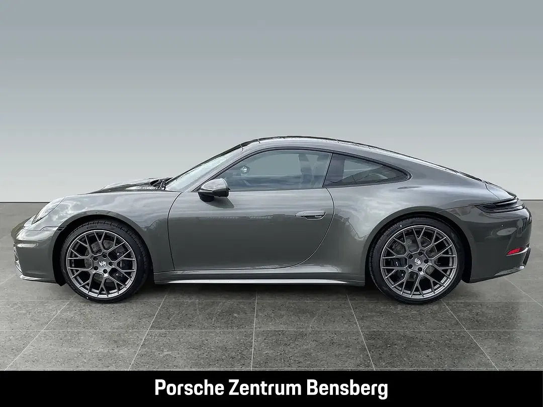 Porsche 992 - Thumbnail 2