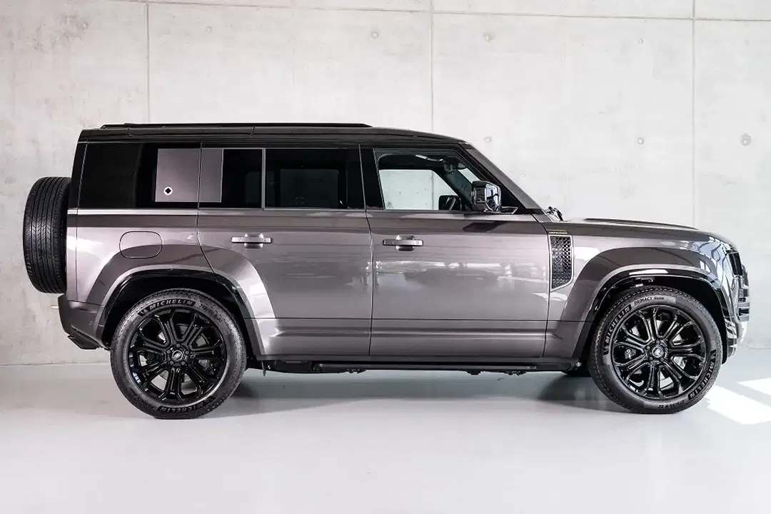 Land Rover Defender - Thumbnail 10