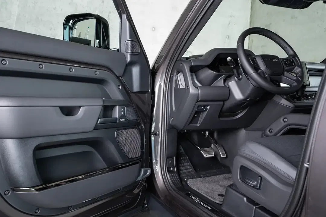 Land Rover Defender - Thumbnail 13