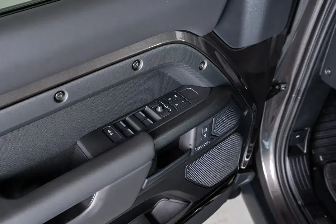 Land Rover Defender - Thumbnail 14