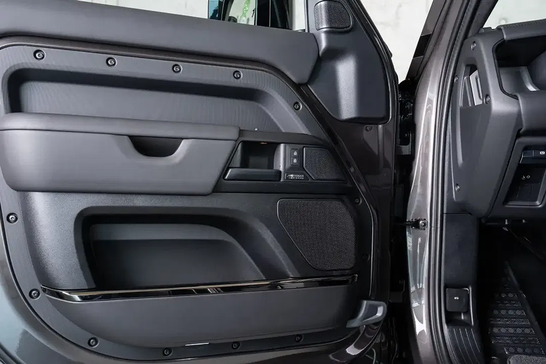 Land Rover Defender - Thumbnail 15
