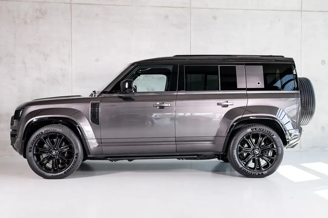 Land Rover Defender - Thumbnail 5