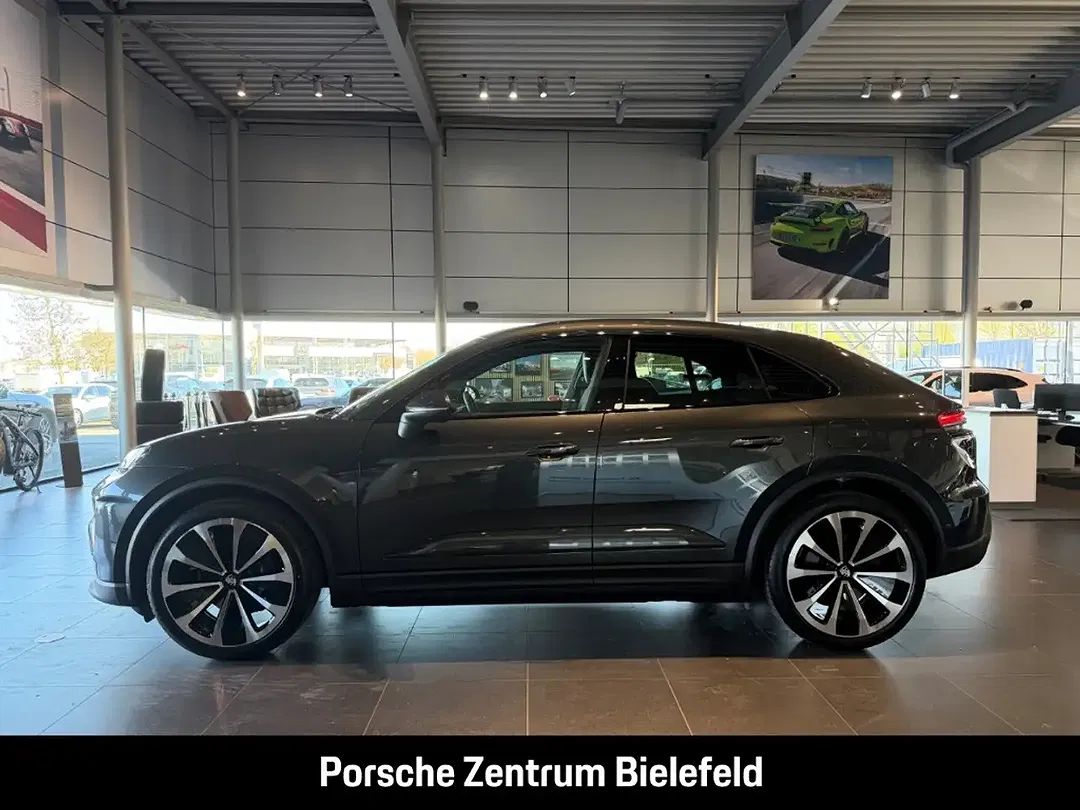 Porsche Macan - Thumbnail 2