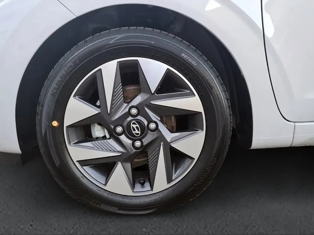 Hyundai i10 - Thumbnail 11