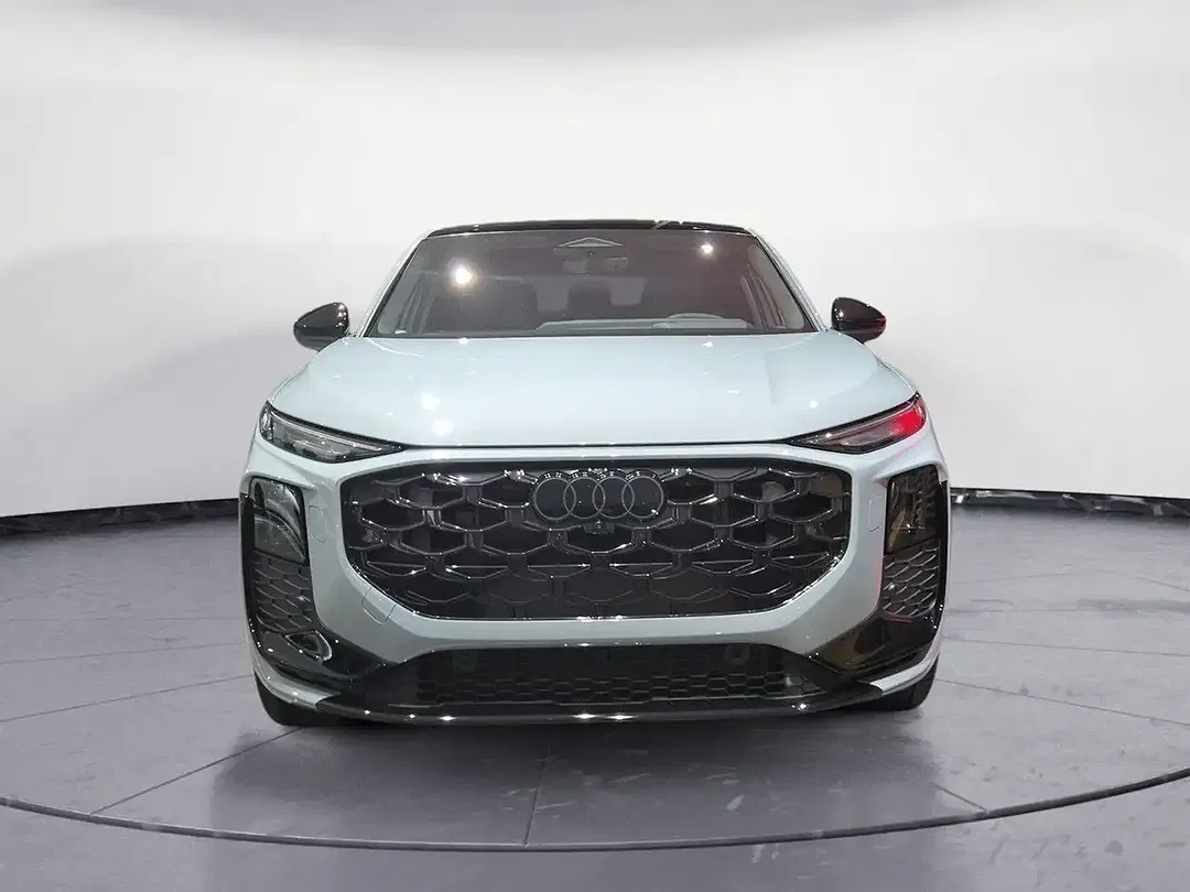 Audi Q3 - Thumbnail 3