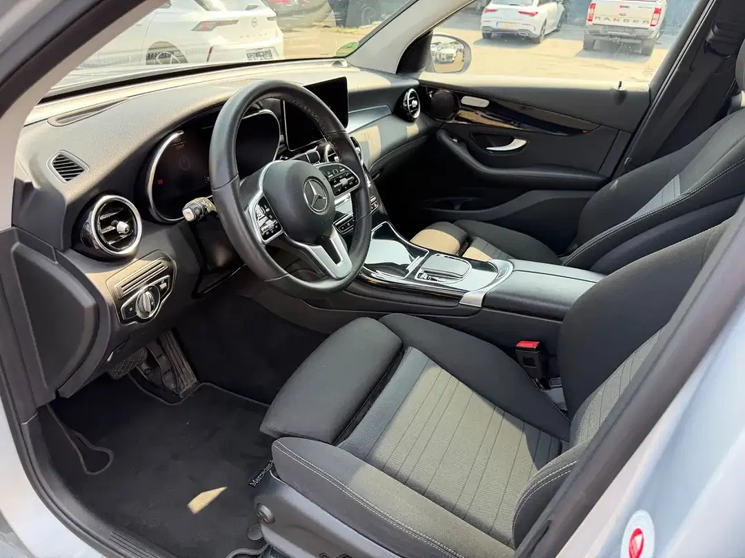 Mercedes-Benz GLC 300 - Thumbnail 11