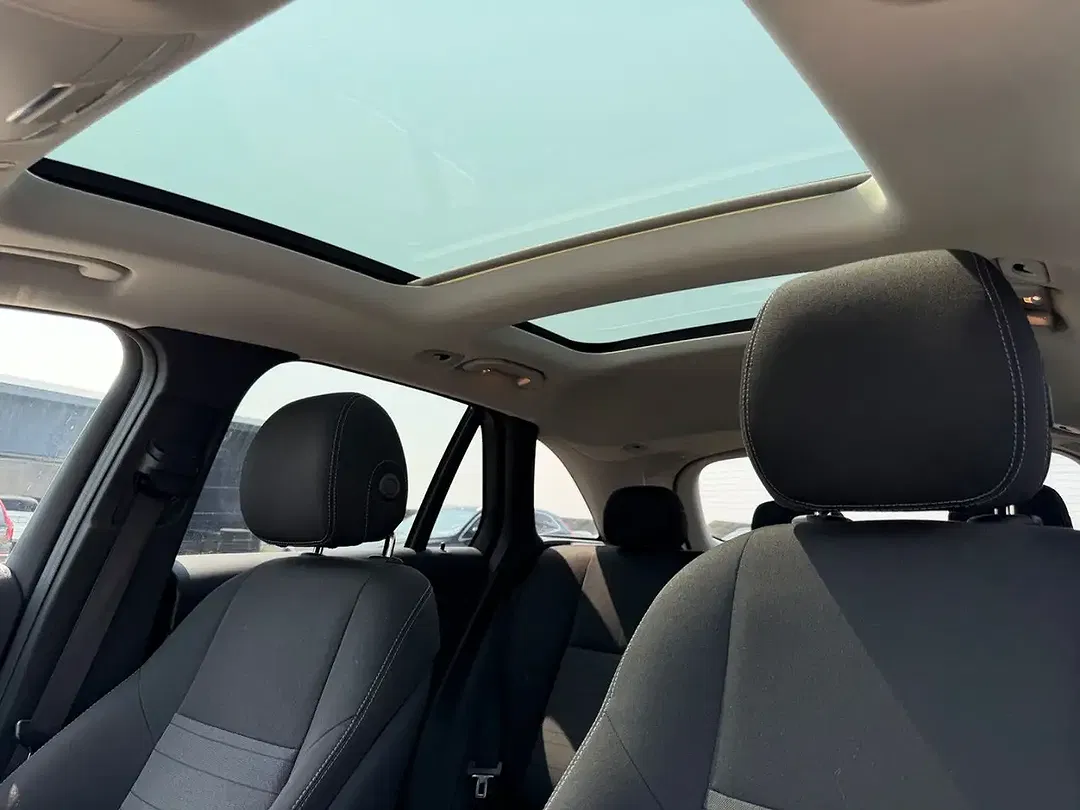 Mercedes-Benz GLC 300 - Thumbnail 12