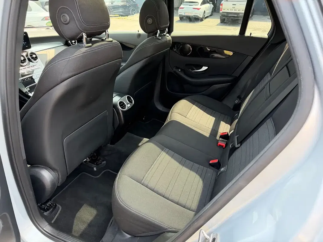 Mercedes-Benz GLC 300 - Thumbnail 13