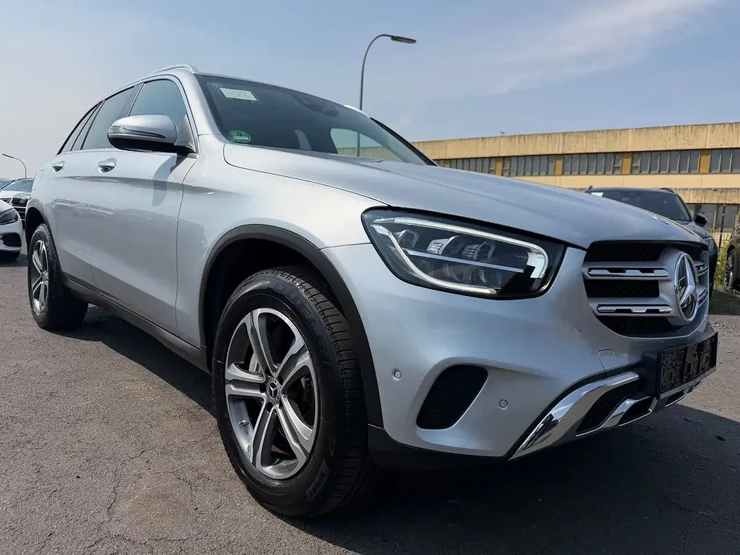 Mercedes-Benz GLC 300 - Thumbnail 3