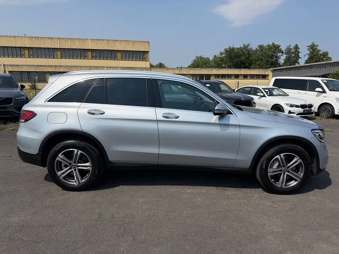 Mercedes-Benz GLC 300 - Thumbnail 4