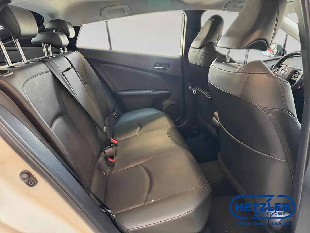 Toyota Prius - Thumbnail 13