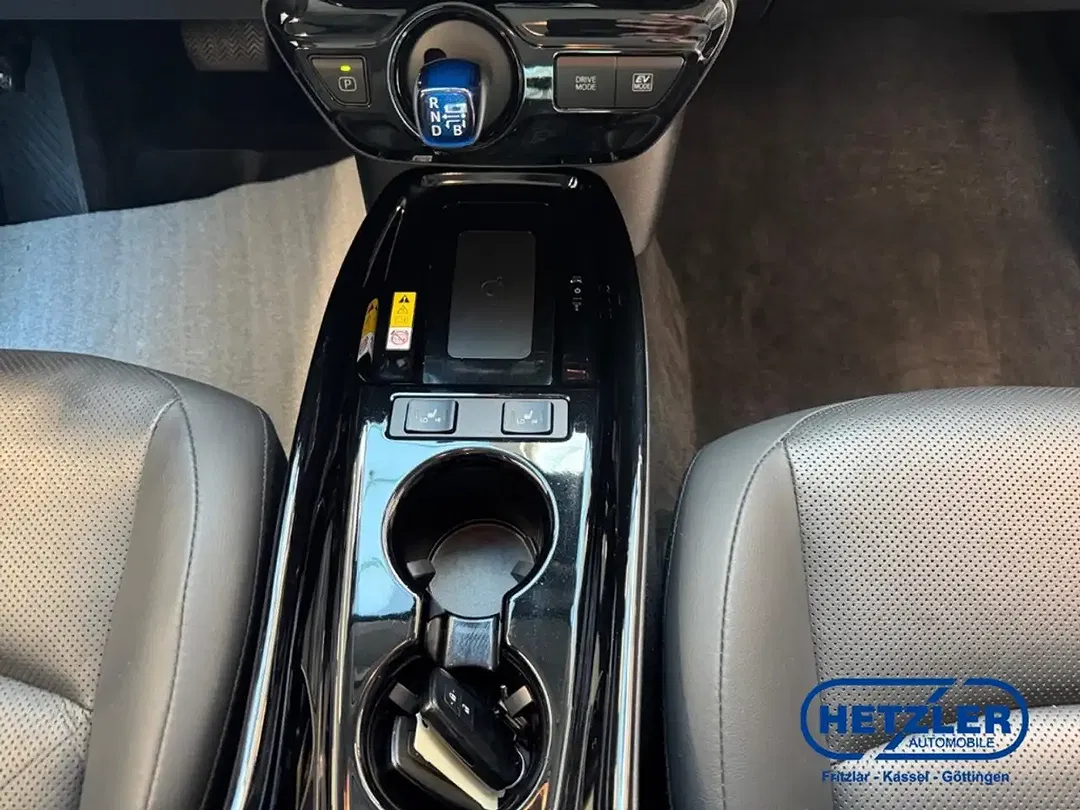 Toyota Prius - Thumbnail 16