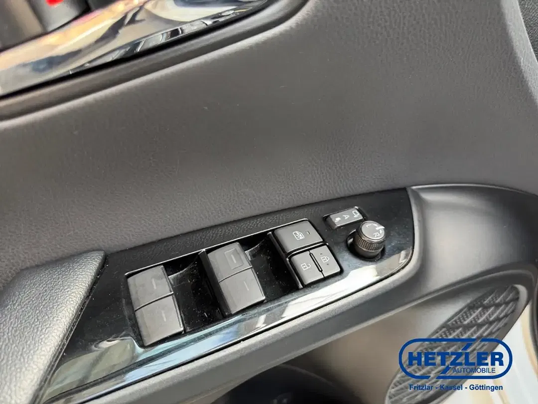 Toyota Prius - Thumbnail 20