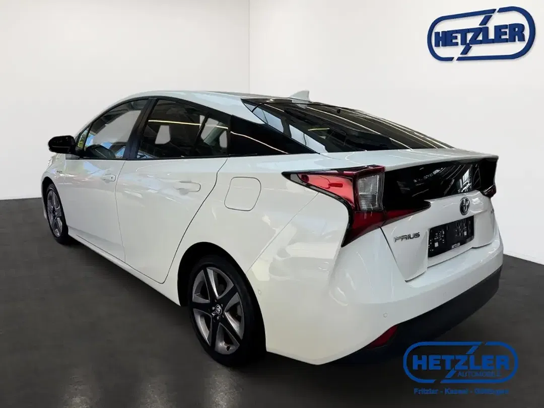 Toyota Prius - Thumbnail 4
