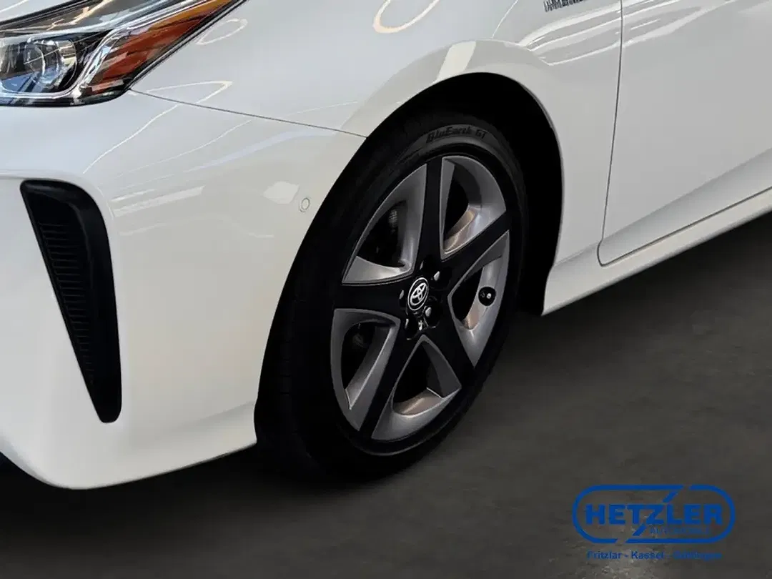Toyota Prius - Thumbnail 6