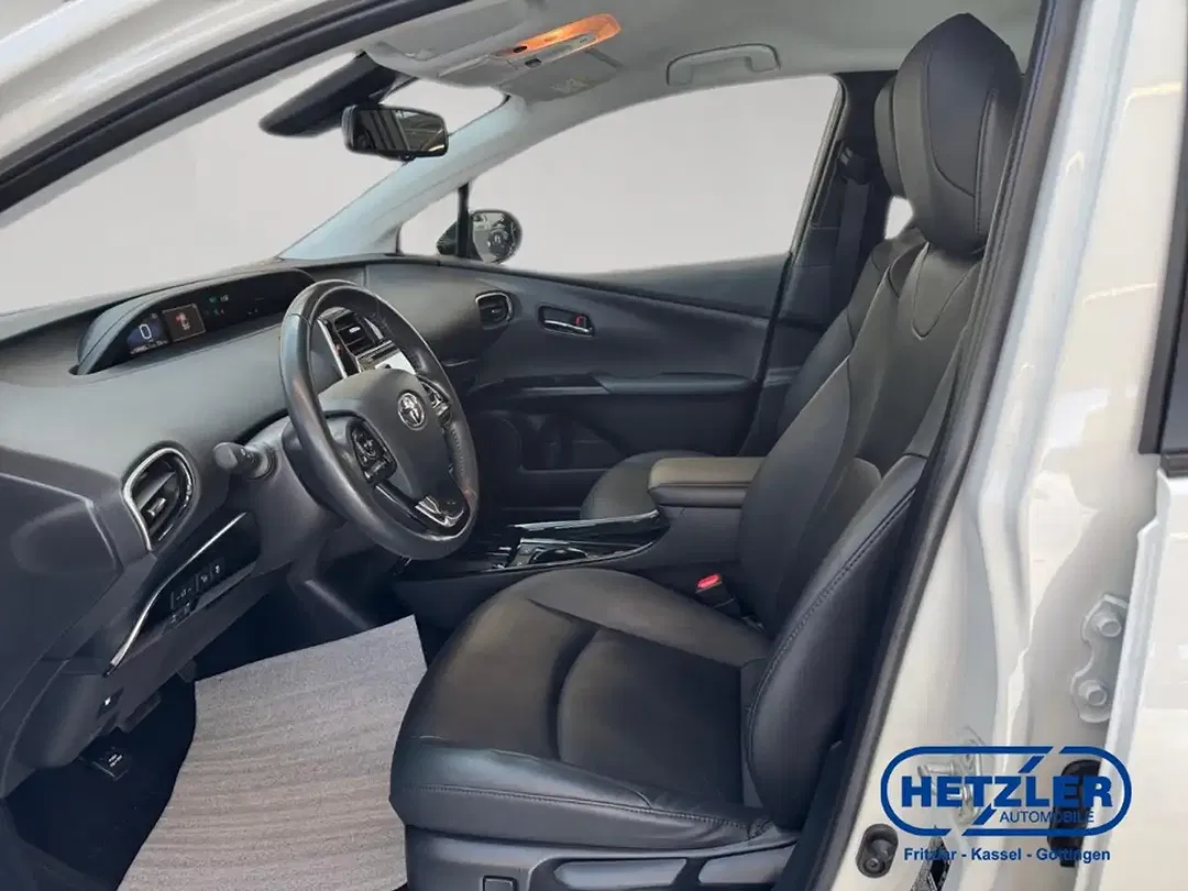 Toyota Prius - Thumbnail 7