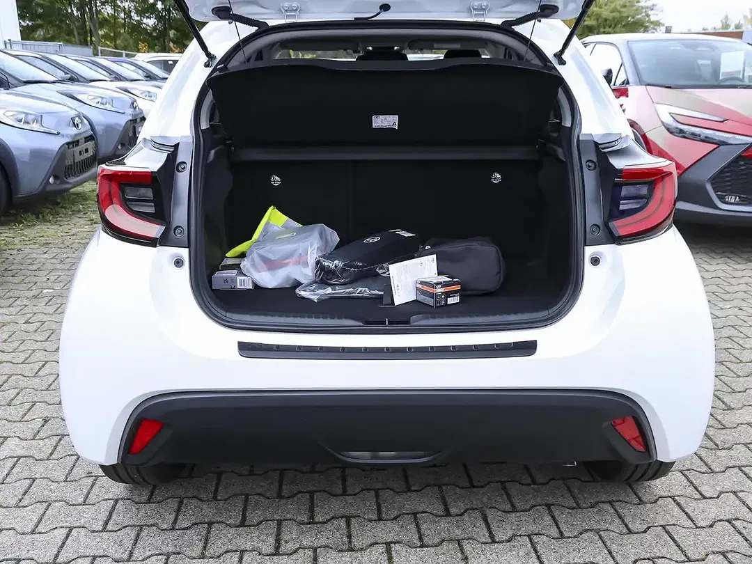 Toyota Yaris - Thumbnail 10
