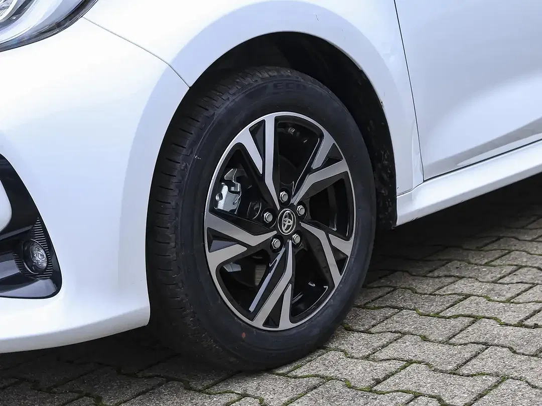 Toyota Yaris - Thumbnail 13
